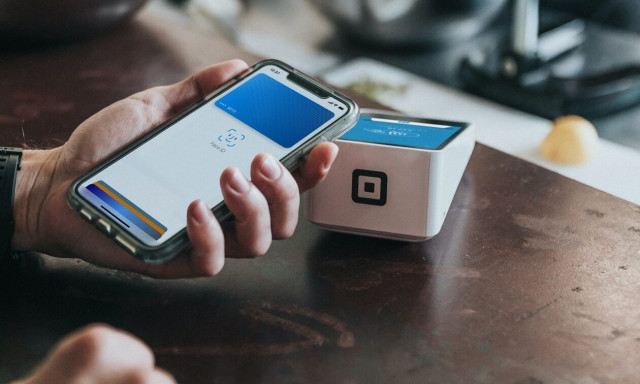 Πληρωμές και συναλλαγές - Τι αλλάζει κατά τη διάρκεια των διακοπών με το πλαστικό και ψηφιακό χρήμα