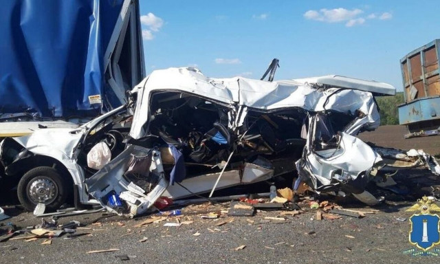 Τραγωδία στη Ρωσία: 16 νεκροί από τη σύγκρουση λεωφορείου με δυο φορτηγά