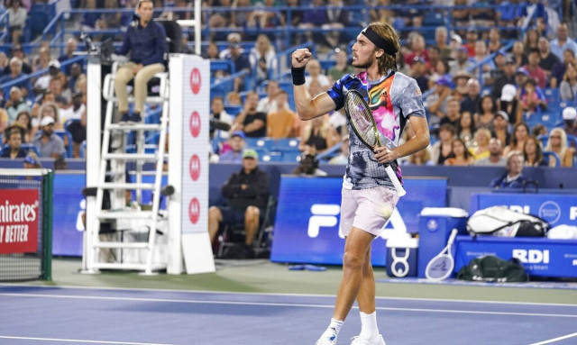 Τεράστιος Τσιτσιπάς - Νίκησε τον Μεντβέντεφ και προκρίθηκε στον τελικό του Σινσινάτι