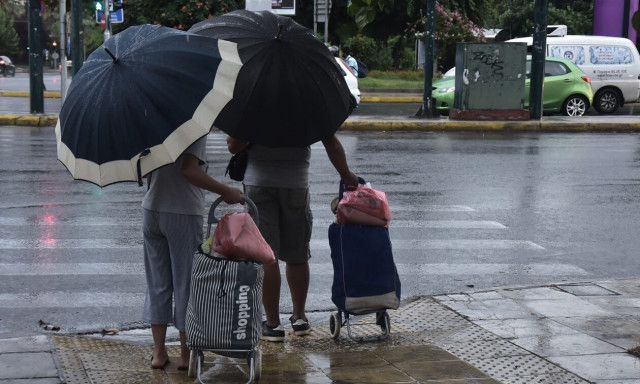 Καιρός: Από τη βόρεια Ελλάδα ξεκίνησε η κακοκαιρία – Δείτε live την πορεία των καταιγίδων