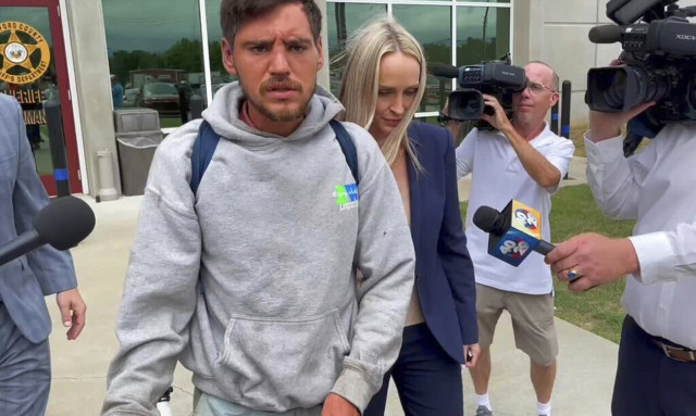 ΗΠΑ: Σε διαθεσιμότητα τρεις αστυνομικοί που ξυλοκόπησαν έναν ύποπτο στο Άρκανσο (Σκληρές εικόνες)