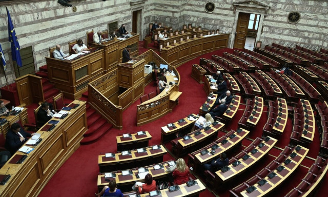 Παρακολουθήσεις: Ο καθένας θέλει τη δική του επέκταση της έρευνας για την Εξεταστική