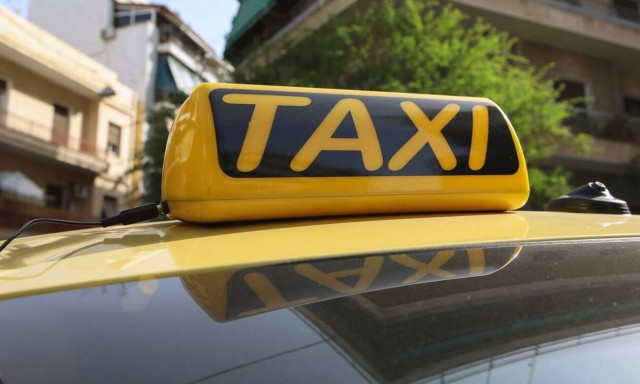 Άγιος Δημήτριος: Ανήλικοι «πελάτες» ταξί επιτέθηκαν σε οδηγό - Συνελήφθη 15χρονος