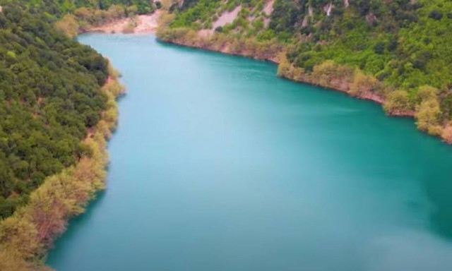 Πώς μια κατολίσθηση δημιούργησε τη Λίμνη Στεφανιάδα (video)