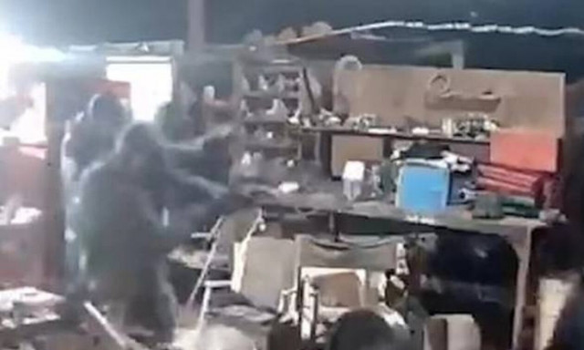 Ούτε σε ταινίες: Αγρότης αφόπλισε 3 ληστές που πήγαν να τον εκτελέσουν και τους πήρε στο κυνήγι