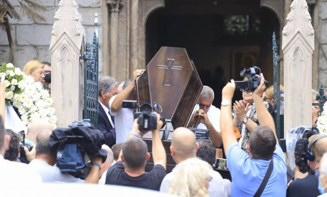 Κηδεία Ρόμπερτ Ουίλιαμς: Ήταν όλοι εκεί - Τελευταίο χειροκρότημα για τον αγαπημένο καλλιτέχνη