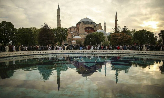 Ανησυχία για την Αγία Σοφία και τη Μονή Χώρας – Επιστολή στην UNESCO έστειλαν Έλληνες Αρχαιολόγοι