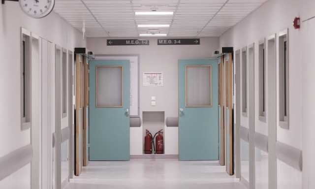 Άρτα: Στη ΜΕΘ 4χρονος μετά από πτώση στο σπίτι του