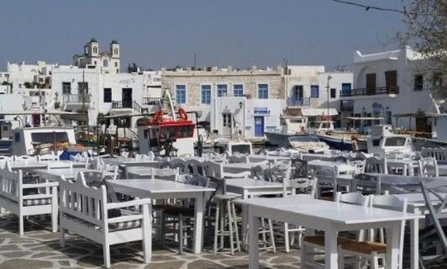 Θρασύτατη επιχειρηματίας στην Πάρο ήθελε πίσω το επίδομα αδείας, αλλά έφαγε... πακέτο (vid)