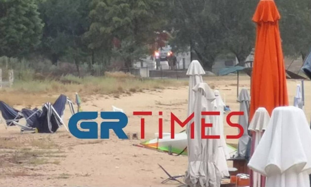 Στο έλεος της κακοκαιρίας η Χαλκιδική - Κατολίσθηση βράχων στην Τορώνη