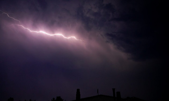 Καιρός: Δείτε live πού χτυπούν οι καταιγίδες και οι κεραυνοί – Στο επίκεντρο οι Κυκλάδες