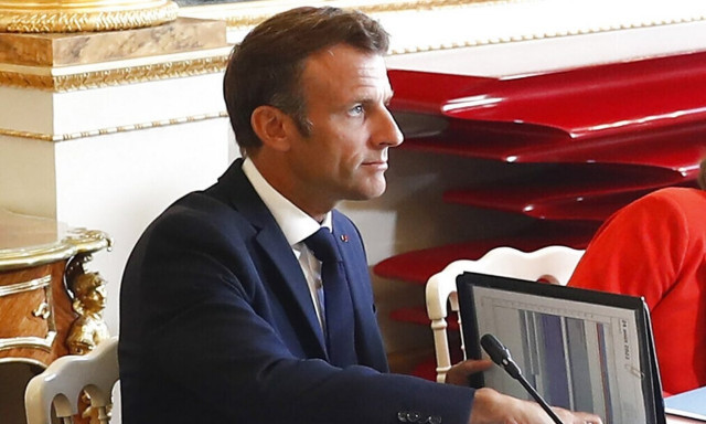 Γαλλία: Ο πρόεδρος Μακρόν προειδοποιεί τους πολίτες για «το τέλος της αφθονίας και της ανεμελιάς»