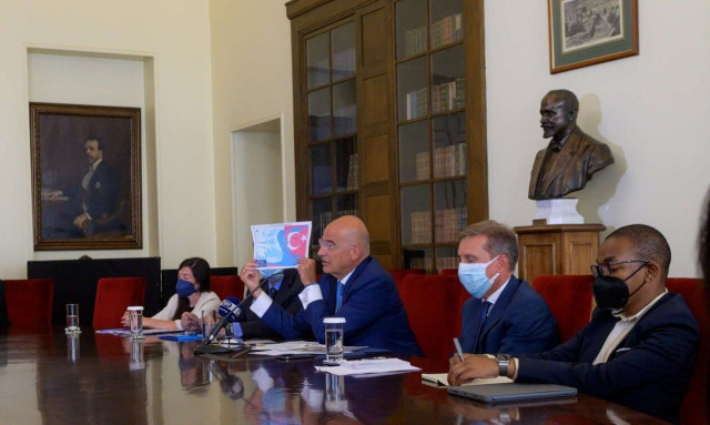 Οι εξι κύκλοι της εξωτερικής πολιτικής και οι προκλητικοί χάρτες της Τουρκίας