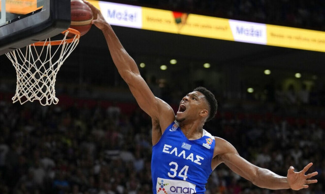 Η FIBA «υποκλίθηκε» στη ασύλληπτη 40αρα του Γιάννη Αντετοκούνμπο απέναντι στη Σερβία