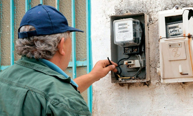 «Έκοψαν το ρεύμα στην ανάπηρη μητέρα μου» – Η ανάρτηση ενός Κρητικού που τσακίζει κόκαλα