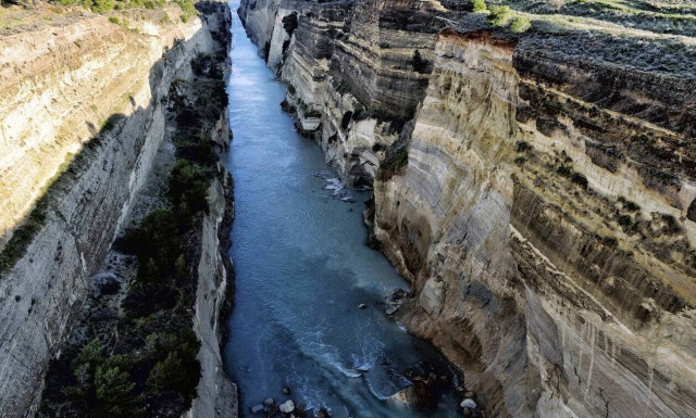 Τραγωδία στον Ισθμό: Νεκρή γυναίκα που πήδηξε από τη γέφυρα