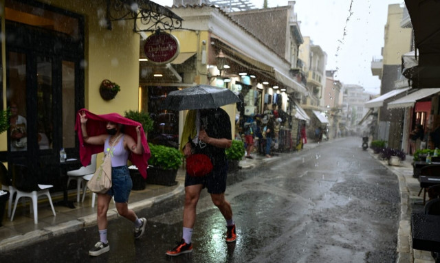 Κακοκαιρία: Επιμένει η «ψυχρή λίμνη» - Οι περιοχές που θα «χτυπηθούν» από καταιγίδες και χαλάζι