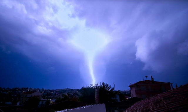 Κακοκαιρία: Μεγάλη προσοχή τις επόμενες ώρες - Που θα «χτυπήσουν» τα έντονα φαινόμενα