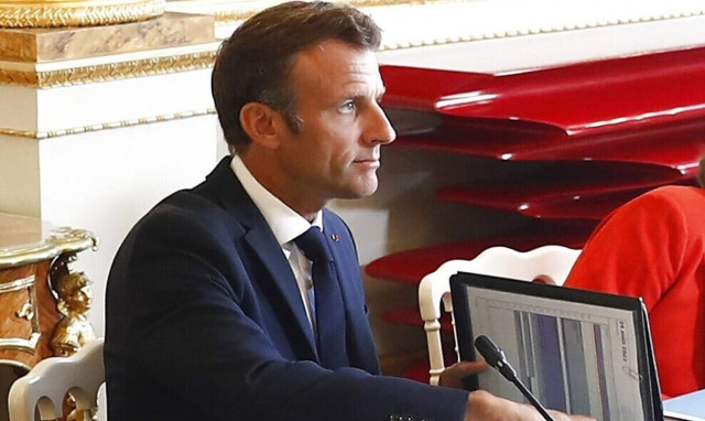 Γαλλία: Ο Μακρόν στην Αλγερία για να "ανοικοδομήσει" τις διμερείς σχέσεις