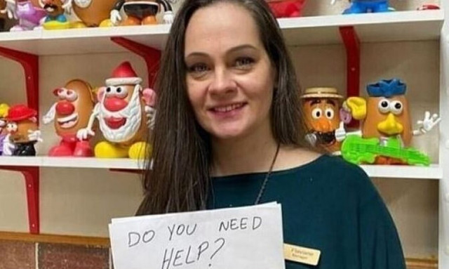 Ηρωίδα σερβιτόρα έσωσε παιδί από κακοποίηση χάρη στην παρατηρητικότητά της