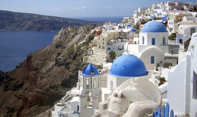 Bloomberg: Η Σαντορίνη στα έξι καλύτερα μέρη της Ευρώπης για τουρισμό το φθινόπωρο