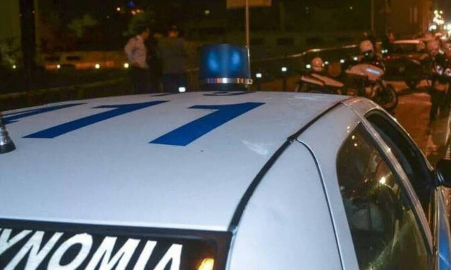 Πάτρα: Εξαγριωμένος άνδρας έσπασε αυτοκίνητο