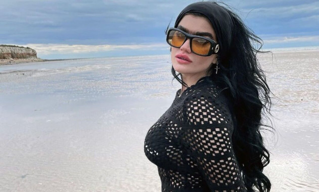 Σοφία Χατζηπαντελή: Διακοπές στη Σαντορίνη λίγο πριν την έναρξη του νέου κύκλου του GNTM