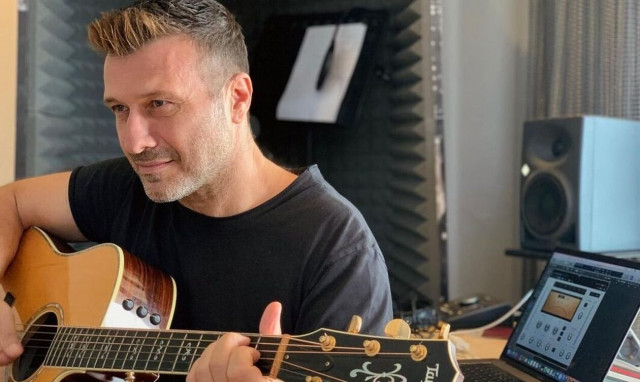 Γιάννης Πλούταρχος: Η συγκινητική αφιέρωση σε νεαρή κοπέλα με τετραπληγία