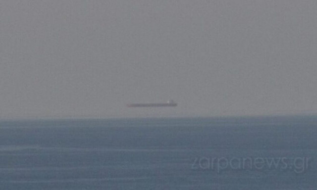 Χανιά: Πλοίο «αιωρείται» πάνω από τη θάλασσα - Η Fata Morgana εμφανίστηκε ξανά