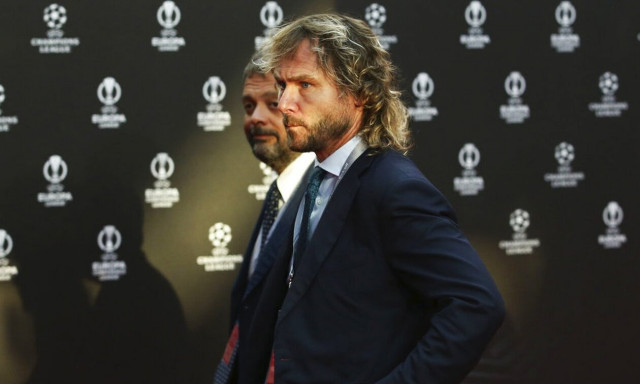 Πάβελ Νέντβεντ: Σάλος με βίντεο που τον δείχνει να χορεύει με ημίγυμνες κοπέλες (video)