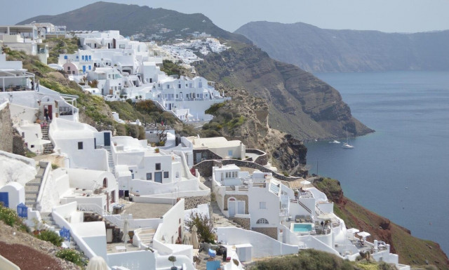 Σαντορίνη: Εντοπίστηκε νεαρός εργαζόμενος απαγχονισμένος στο δωμάτιο του