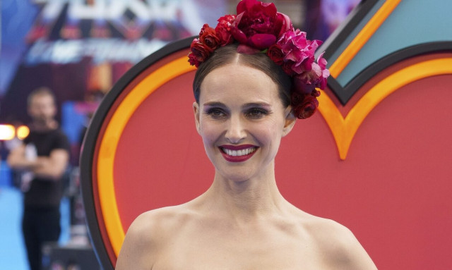 Νάταλι Πόρτμαν: Σταμάτησαν τα γυρίσματα της νέας σειράς της -  Απείλησαν μέλος της παραγωγής με όπλο