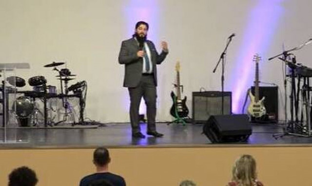 «Εξορκιστής» της Θεσσαλονίκης: Οργάνωνε τελετές όπου παρουσίαζε νέους… προφήτες (vid)