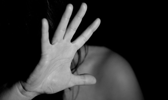 «Θα σε εξαφανίσω»: Την έβρισε, την απείλησε και εκείνη τον αθώωσε