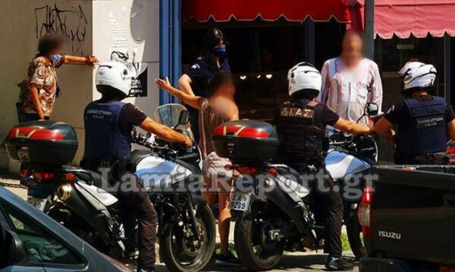 Λαμία: Έριξε μπουνιά σε γυναίκα και την πέταξε σε βιτρίνα