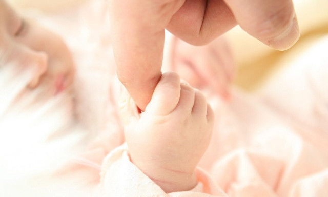 Λάρισα: Νοσοκομείο δεν δίνει σε γονείς το νεογέννητο του-Δεν έχω αγκαλιά το μωρό μου, λέει η μητέρα