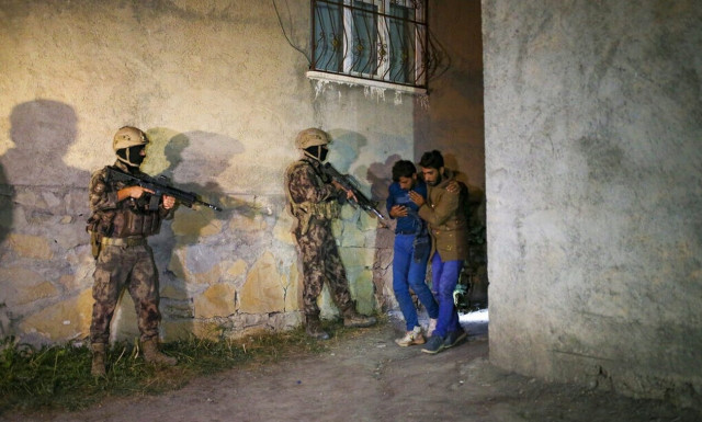 «Χαστούκι» Διεθνούς Αμνηστίας προς Τουρκία: Βίαιες επαναπροωθήσεις, πυρά και αυθαίρετες κρατήσεις