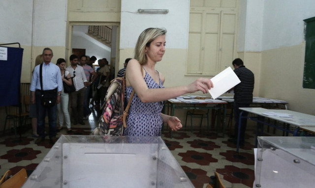 Δημοσκόπηση Metron Analysis: Στις 9,2 μονάδες η διαφορά ΝΔ - ΣΥΡΙΖΑ