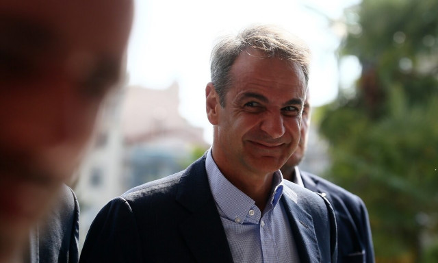 Στροφή δεξιά για τη ΝΔ: Φυγή προς τα εμπρός ή περιδίνηση;