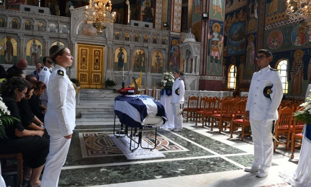 Λάρισα: Ράγισαν καρδιές στο τελευταίο «αντίο» στη 19χρονη Θάλεια  (pics+vid)