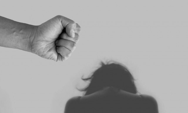 Θεσσαλονίκη: Καταδικάστηκε για 8η φορά επειδή κακοποίησε τη γυναίκα του αλλά αφέθηκε πάλι ελεύθερος