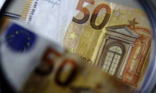 Γονικές παροχές: Οι γονείς μπορούν χωρίς επιβάρυνση να δίνουν στα παιδιά τους μεγάλα χρηματικά ποσά