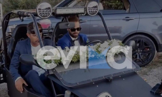 Ηλίας Βρεττός: Έτσι έφτασε στην εκκλησία - Ποιος είναι ο κουμπάρος του ζευγαριού (pics)