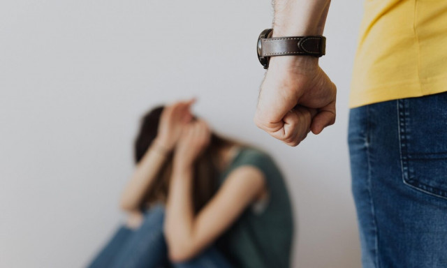 Θεσσαλονίκη: Κάποια στιγμή θα μου την φέρουν νεκρή, λέει ο πατέρας του 18χρονου θύματος κακοποίησης