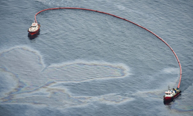 Γιβραλτάρ: Διαρροή καυσίμου από φορτηγό πλοίο