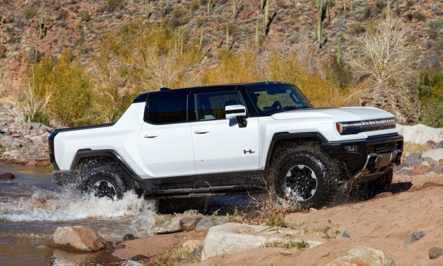 To GMC Hummer μπάζει νερά!