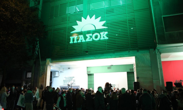 PASOK: The theatre of the absurd should end