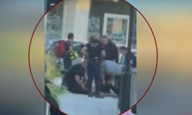 Ναύπλιο: Η στιγμή που ληστής παθαίνει εγκεφαλικό την ώρα της καταδίωξης και αστυνομικοί τον βοηθούν