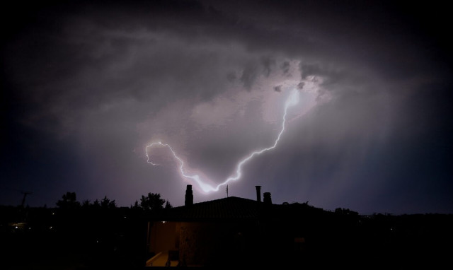 Καιρός: Tη νύχτα της Κυριακής σημαντικές καταιγίδες στα βόρεια