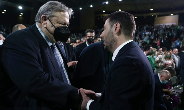 Στα άκρα οι σχέσεις κυβέρνησης/ΠΑΣΟΚ: Το τέλος του «αντιΣΥΡΙΖΑ», ο Βενιζέλος και η φράξια Λοβέρδου